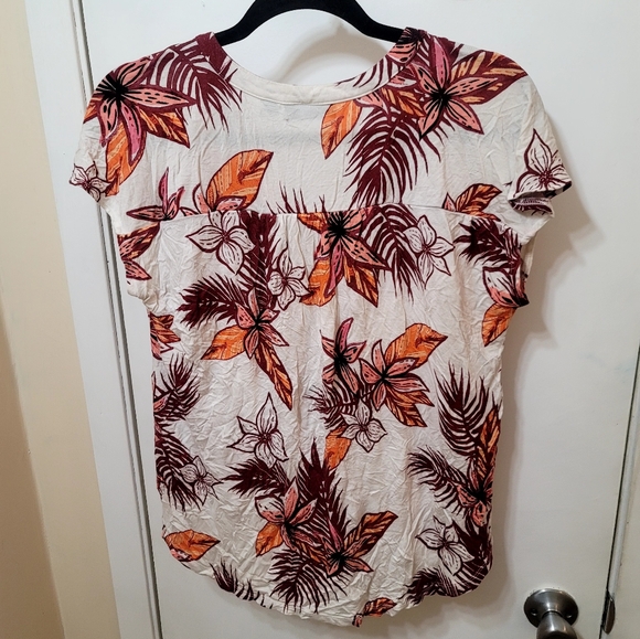 BOGO🌟Soft Tropical Top - Picture 7 of 8